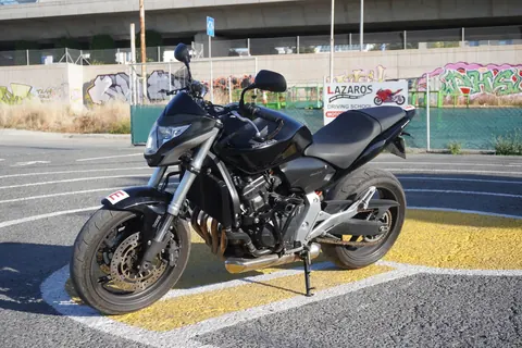 Εκπαιδευτική μοτοσικλέτα Honda Hornet 600 για μαθήματα κατηγορίας Α